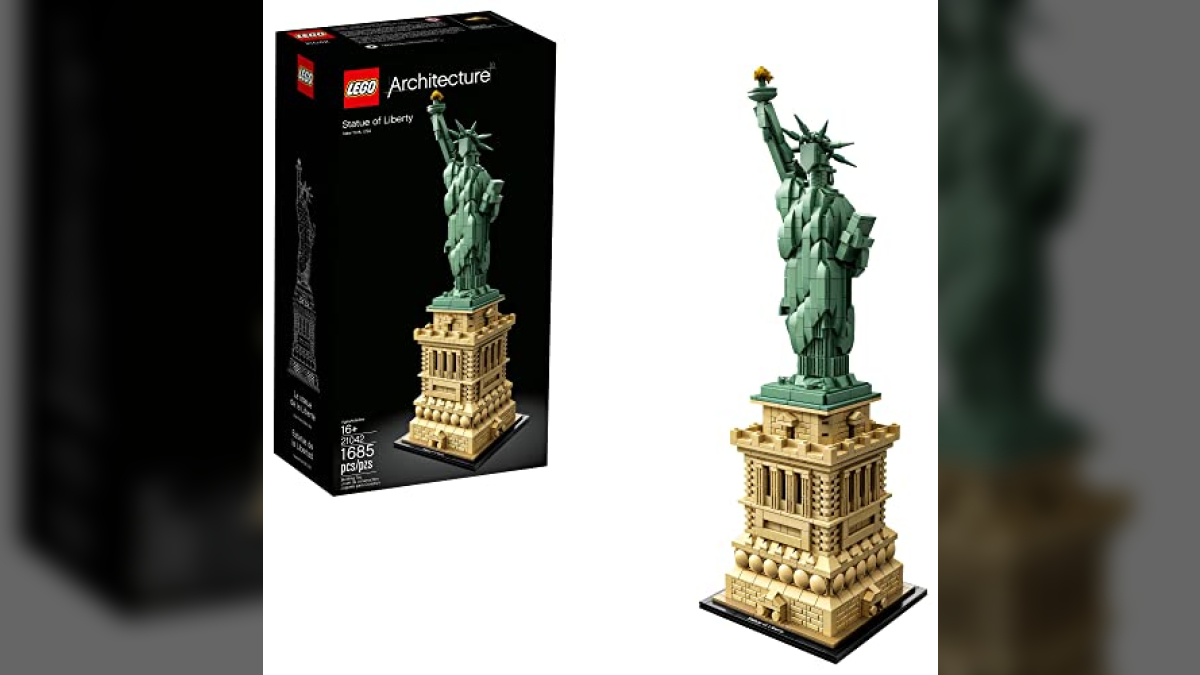 LEGO Architecture Statue of Liberty 21042 Model Building Set - Collectible  New York City Souvenir, Creative Home Décor or Office Centerpiece, Great  Gift Idea for Adults and Teens 